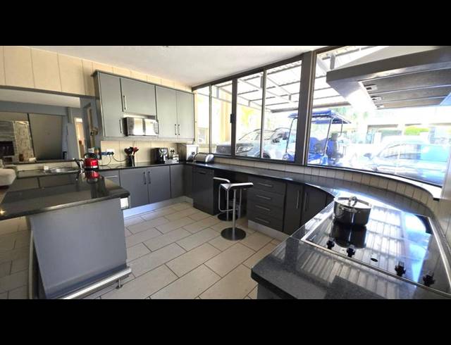 3 BEDROOM HOUSE FOR SALE IN CARIBBEAN BEACH